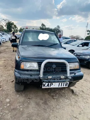 Suzuki Escudo 1998 Nyeusi