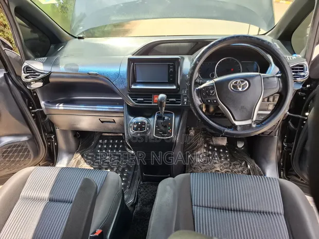 Toyota Noah 2.0 FWD (8 Seater) 2015 Black - 1