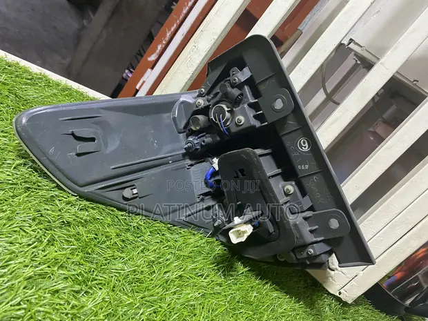 Toyota Vellfire Used Rear Light - 1
