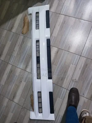 Genuine Isuzu NPR/NQR/Elf/700p Front Grille