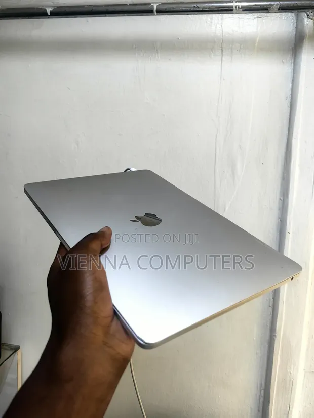 Apple MacBook 2017 8GB RAM, 128GB SSD - 1