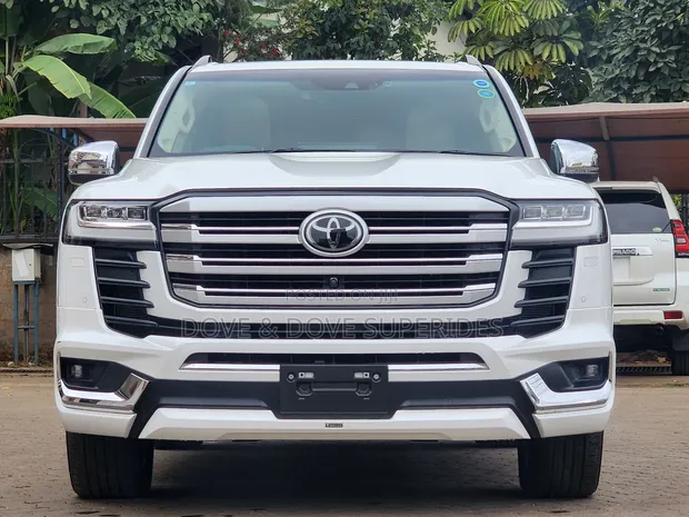 Toyota Land Cruiser LC300 2023 White - 1