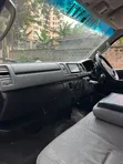 Toyota HiAce 2012 Nyeupe - 1