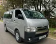 Toyota HiAce 2012 Nyeupe - 2