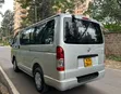 Toyota HiAce 2012 Nyeupe - 4