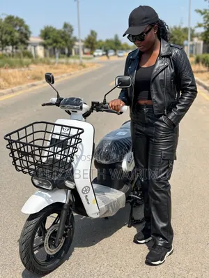 Pikipiki Mpya ya Umeme 2026 Nyeupe