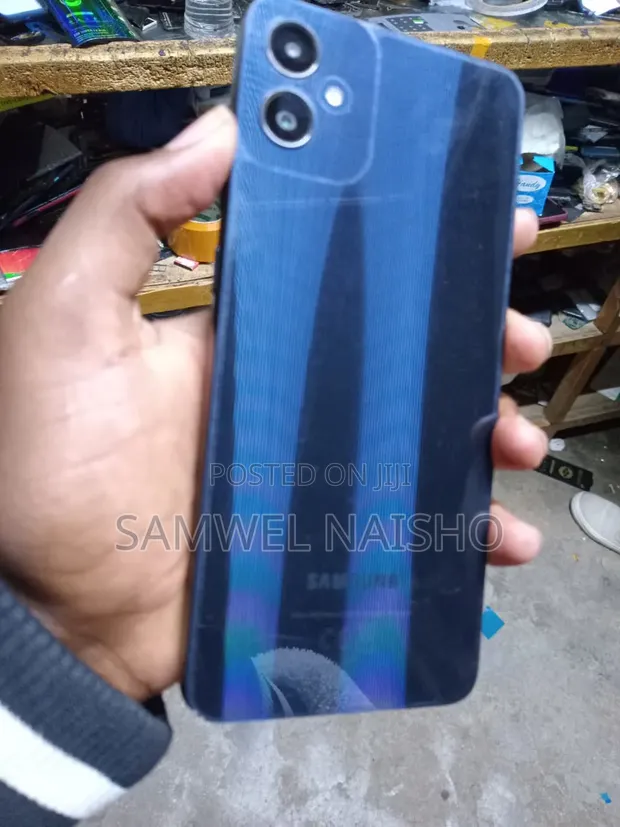 Tecno Camon 18 P 128GB Blue Used - 1