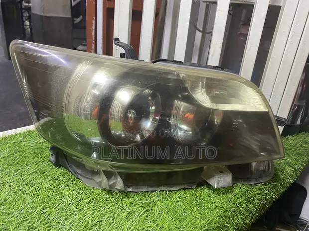 Kikoi cha Mwangaza kwa Toyota Rumion Xenon (Kimetumika) - 1