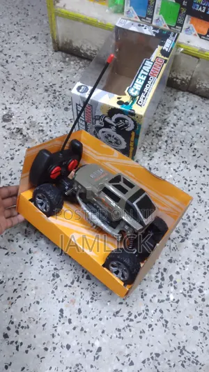 Gari la Remote Control la Monster