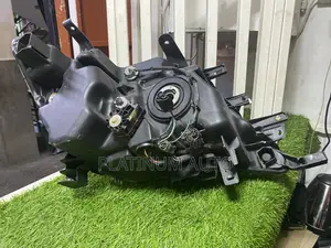 Headlight Xenon Nissan Serena 2012