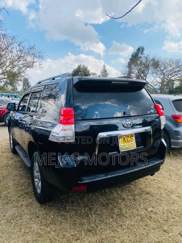 Toyota Land Cruiser Prado 2011 Nyeusi - 1