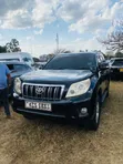 Toyota Land Cruiser Prado 2011 Nyeusi - 2