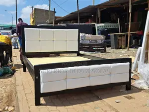 Superior Beds Kitanda cha White Tufted 5x6