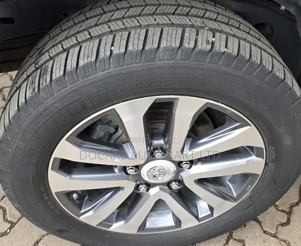 Toyota Land Cruiser Prado 2005 Silver - 1