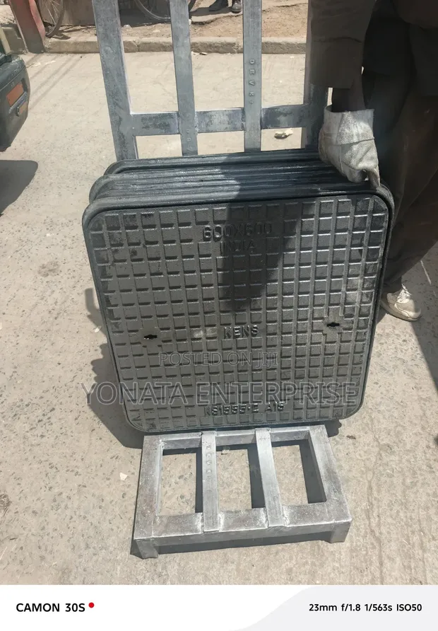 Commercial Cast Iron Manhole Cover 600x600 - 1