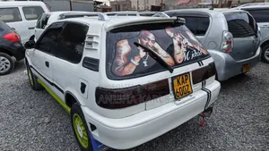 Toyota Starlet 2000 - Nyeupe