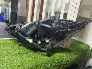Toyota Isis Headlight 2012 (Non-Xenon)