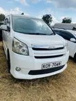 Toyota Noah 2010 White - 1