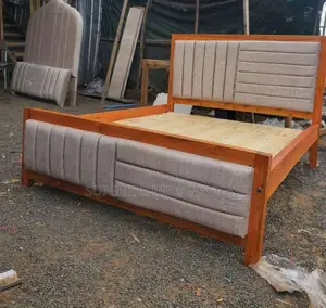 Kitanda cha Mbao cha 5x6 chenye Kumaliza Mahogany