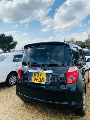 Toyota Ractis 2006 Nyeusi