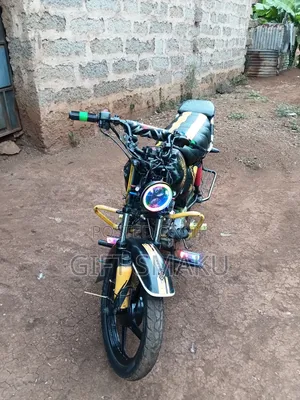 TVS HLX 125 2018 Nyeusi