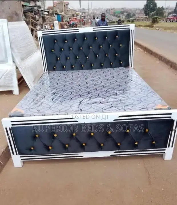 5x6 Black Tufted Mocket Bed with White Trim - 1