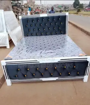 5x6 Black Tufted Mocket Bed with White Trim