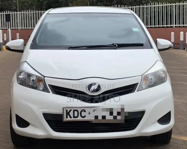 Toyota Vitz 2013 White - 1