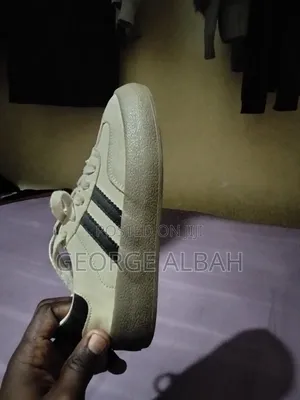 Mtumba Sneakers - Mpya Kabisa