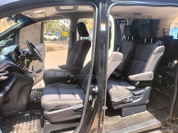 Toyota Noah 2015 Black - 1