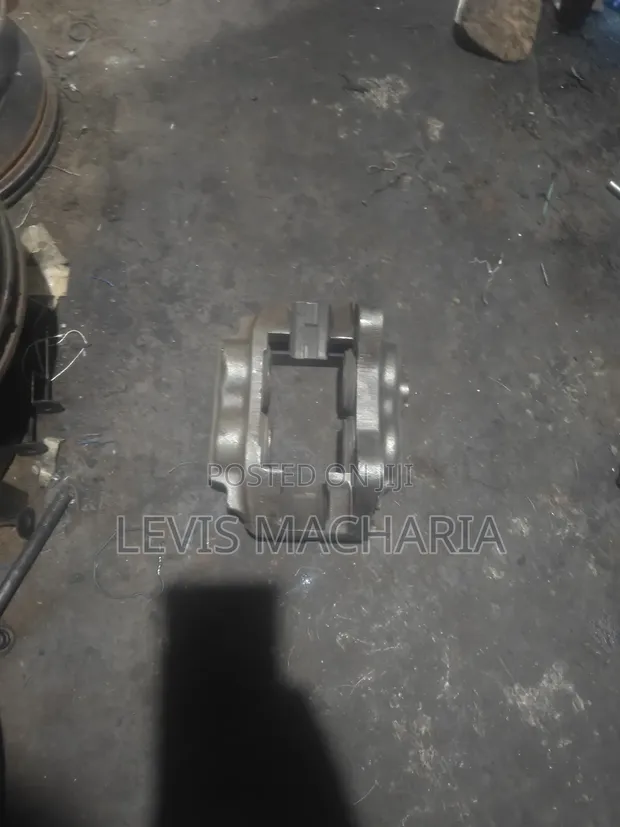 Toyota Land Cruiser Front Caliper (Used) - 1