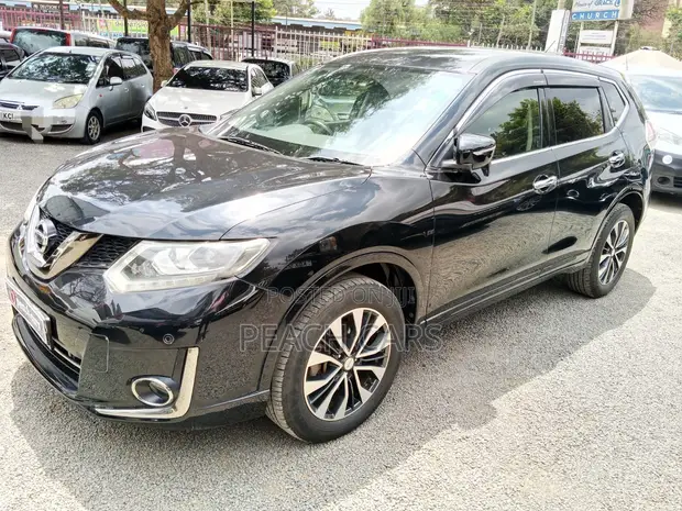 Nissan X-Trail 2017 Nyeusi - 1