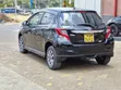 Toyota Vitz 1.3 FWD 3dr 2016 Nyeusi - 3