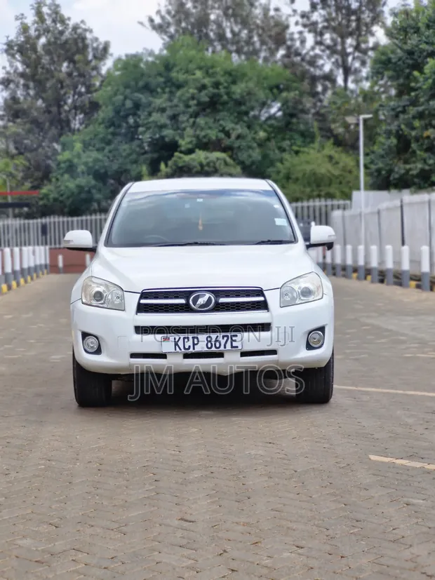 Toyota RAV4 2010 Nyeupe - 1