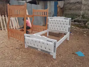 Kitanda cha Mocket Nyeupe cha 5x6 chenye Tufting na Urembo