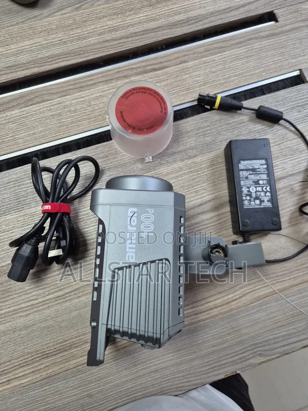 Aputure Amaran COB 100d S Daylight LED Monolight - 1