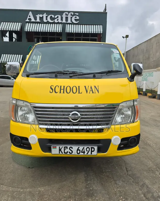 Nissan Caravan (Urvan) 2012 Yellow - 1
