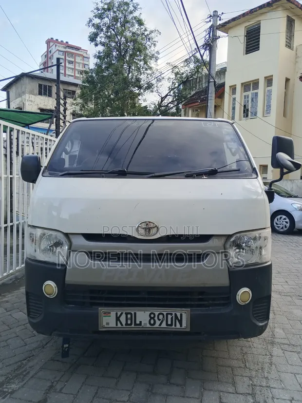 Toyota HiAce 2017 - Iliyoagizwa Nje - 1