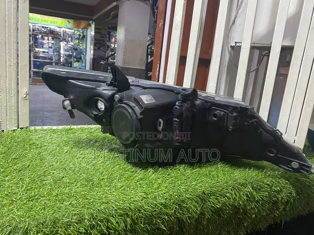 Headlight ya Toyota Auris 2015 Isiyo Xenon - 1