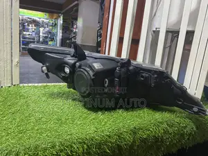 Headlight ya Toyota Auris 2015 Isiyo Xenon