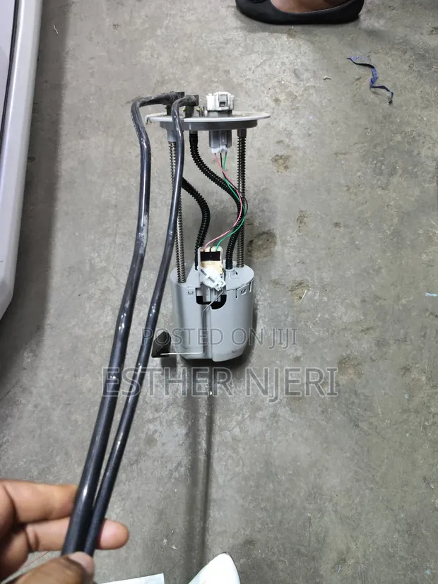 Toyota Land Cruiser Prado Fuel Pump (Used) - 1