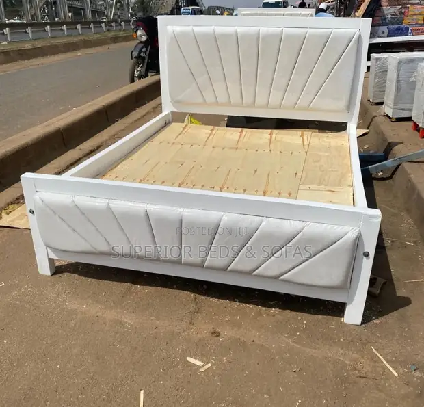 5x6 White Sunburst Mocket Bed with Wooden Frame - 1