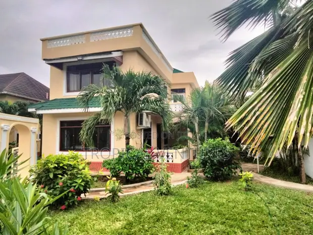 Nyumba ya Vyumba 5 vya Kulala Iliyopambwa Palm Villas Diani Inauzwa - 1