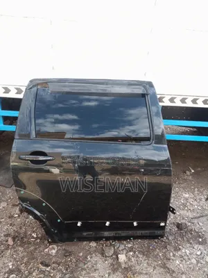 Mlango wa Toyota RAV4