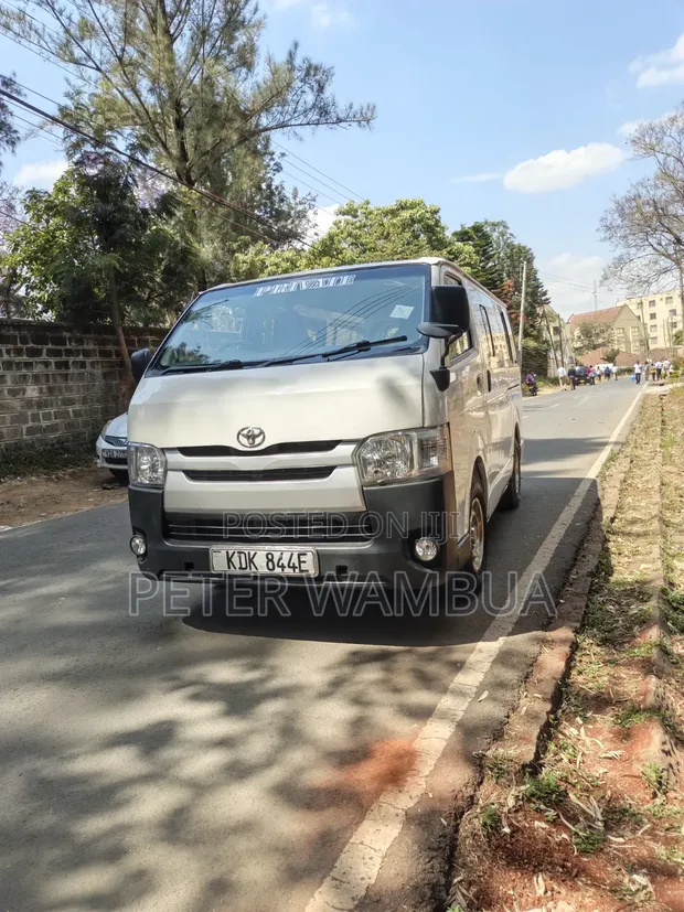 Toyota HiAce 2016 Commuter - 1