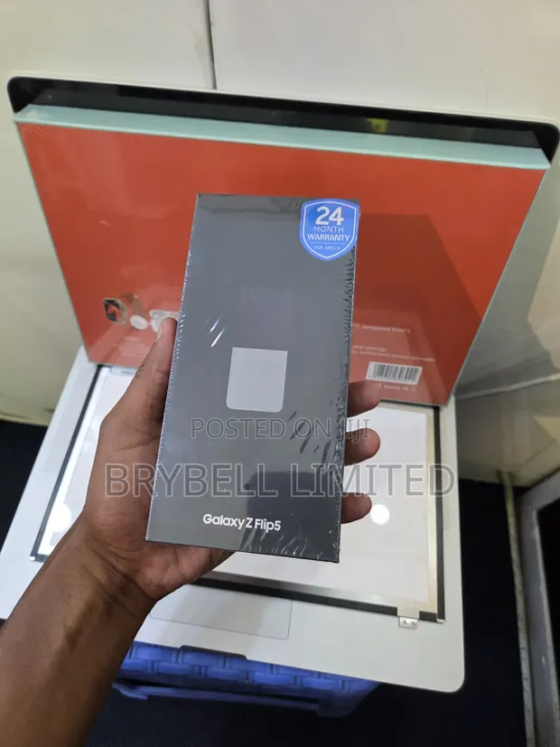 New Samsung Galaxy Z Flip 5 256GB Black - 1