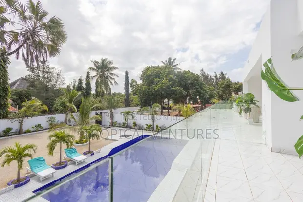 Nyumba ya Villa ya Vyumba 4 Iliyo na Samani Diani Inauzwa - 1