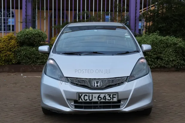 Honda Fit 2012 Silver - 1