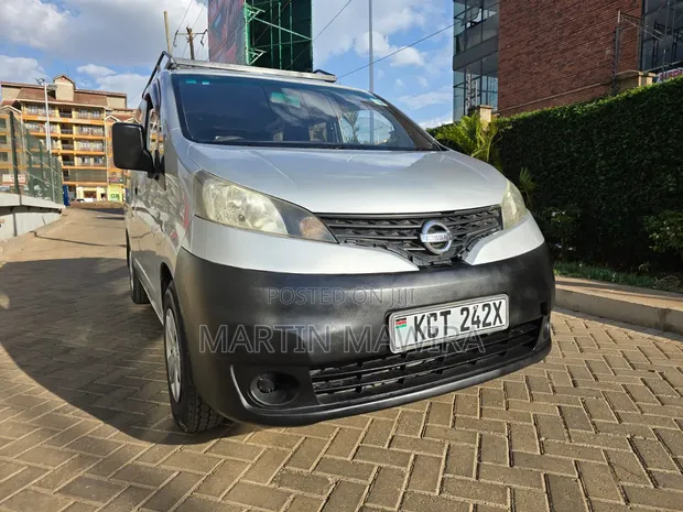 Nissan NV200 2011 Silver - 1