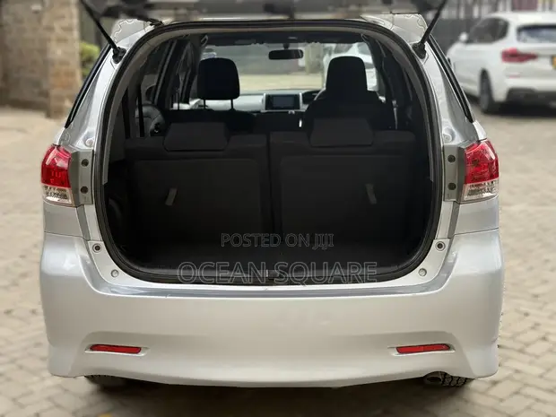 Toyota Wish 2012 Nyeupe - 1